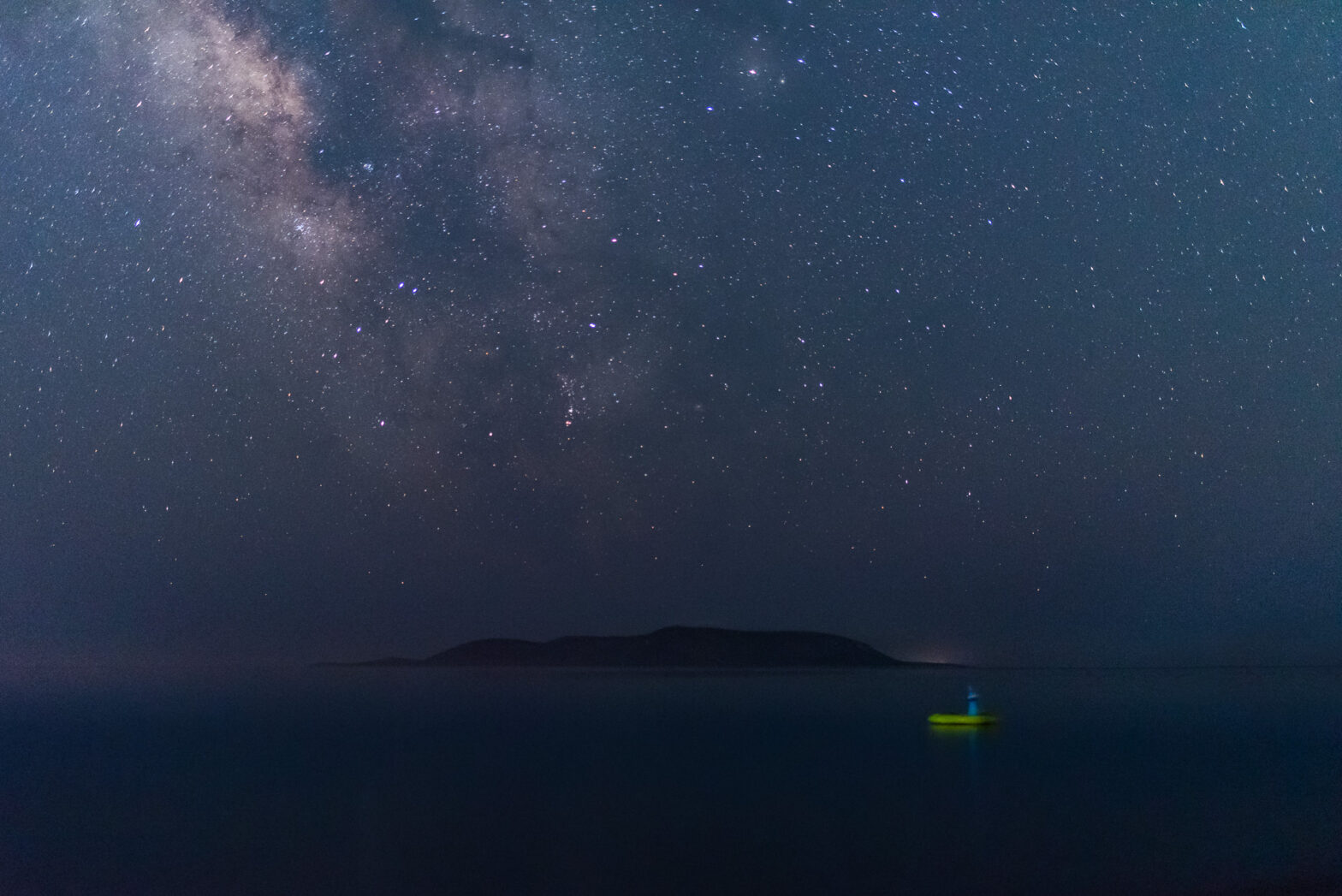 Νήσος Σχίζα τα μεσάνυχτα - © Θεόδωρος Παπαγεωργίου